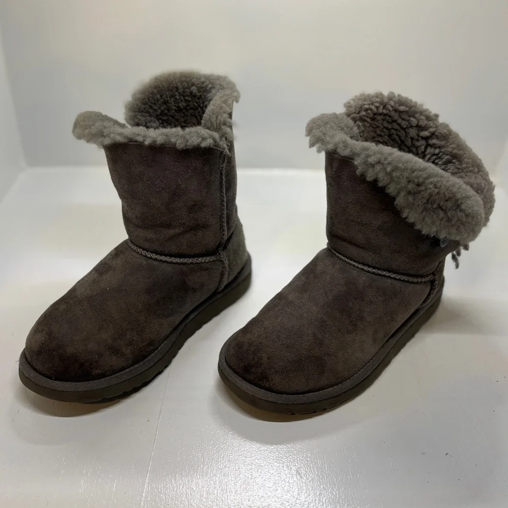 UGG Bailey Button Original used boots kids size 3 S/N 5991